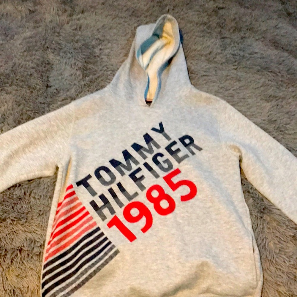 Tommy Hilfiger- Sweatshirt, Size XL in juniors.